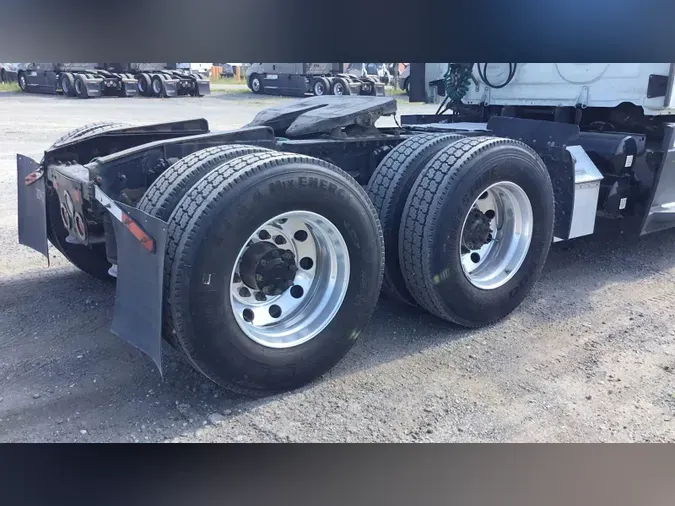 2020 Freightliner Cascadia 126