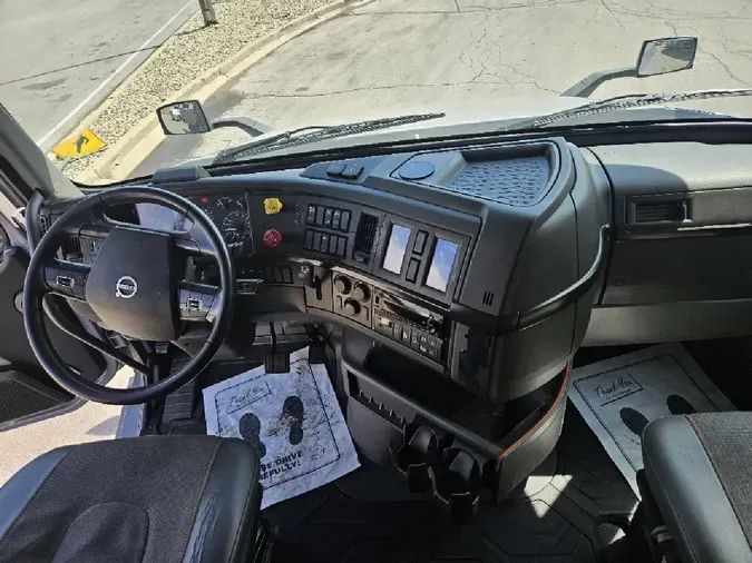 2024 VOLVO VNL64T860