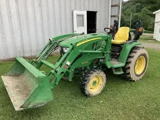 2015 John Deere 3046R