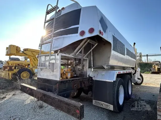 2013 PETERBILT 348