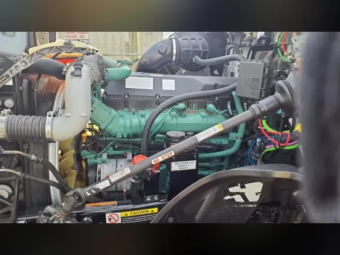 2020 VOLVO VNL64T-300