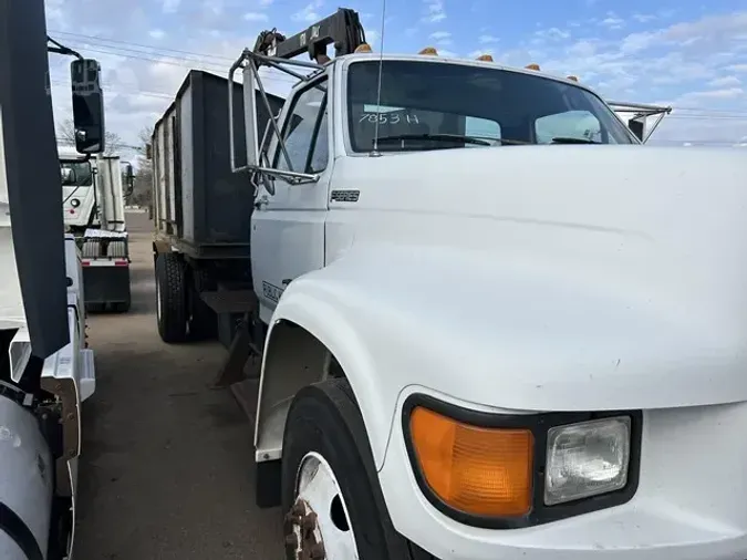 1999 FORD F800