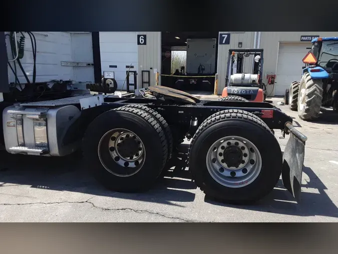 2019 Volvo VNL300