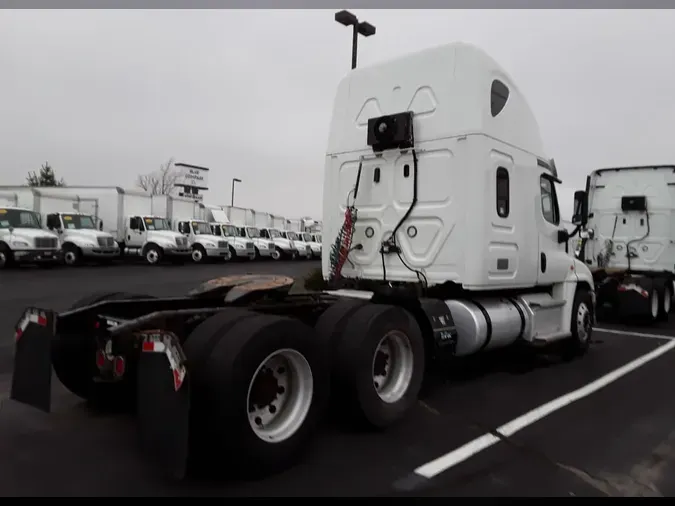 2020 FREIGHTLINER/MERCEDES CASCADIA 125e3dbc0755e7cde21ed7736ee1ac673f4