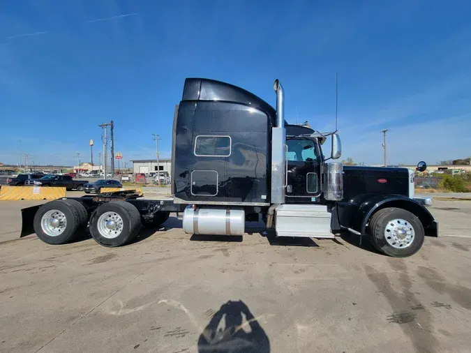 2022 Peterbilt 389