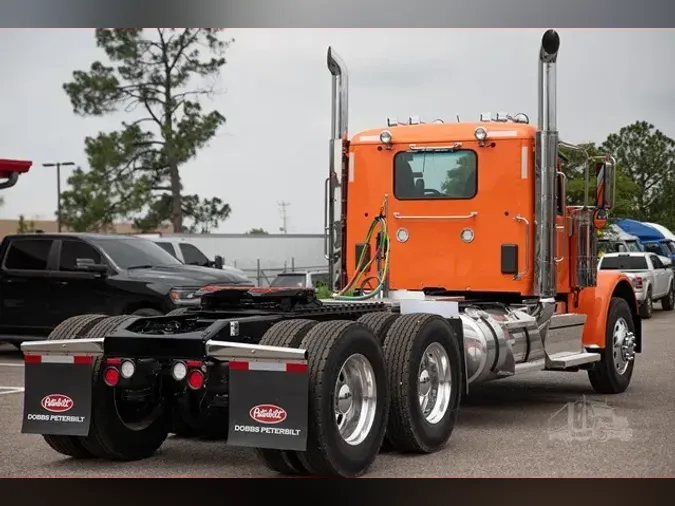 2025 PETERBILT 589