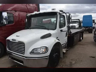 2005 FREIGHTLINER BUSINESS CLASS M2 106