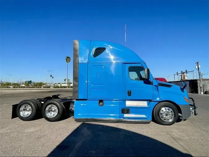 2021 FREIGHTLINER CA126