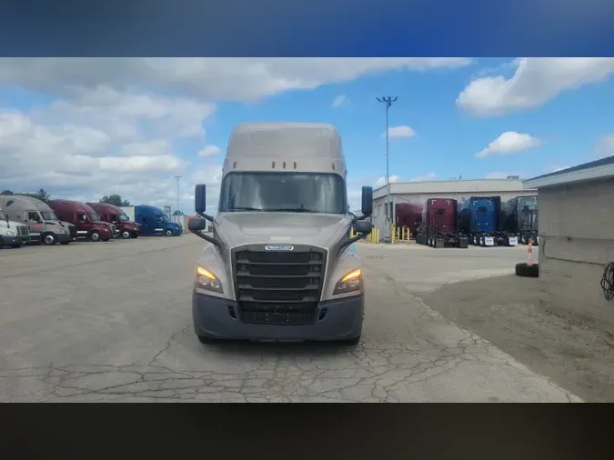 2020 Freightliner Cascadia 126