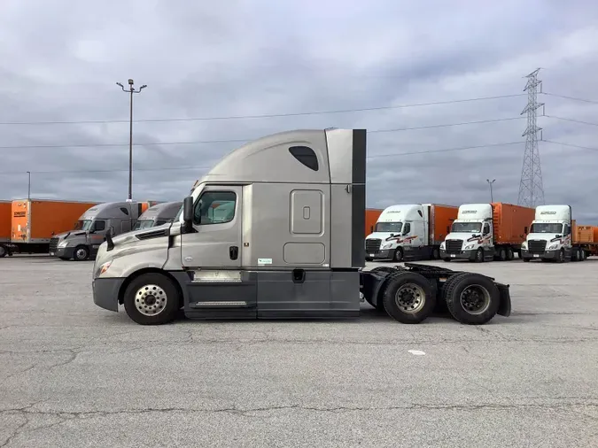 2023 Freightliner Cascadia 126