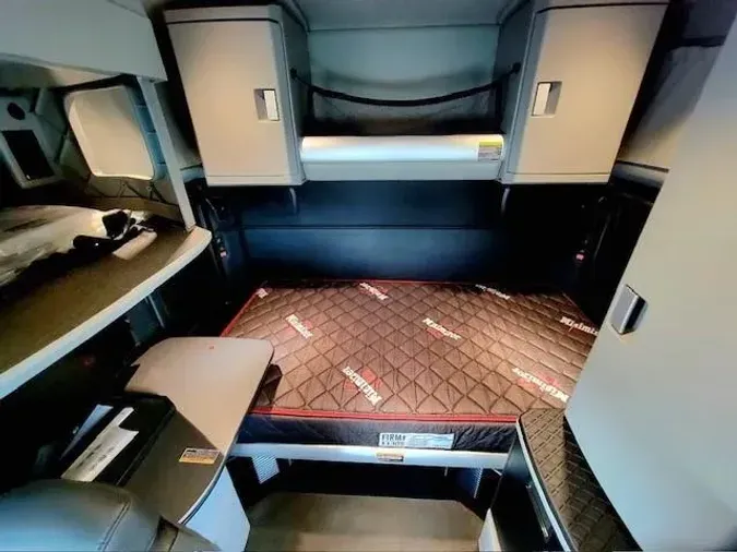 2023 Kenworth W990