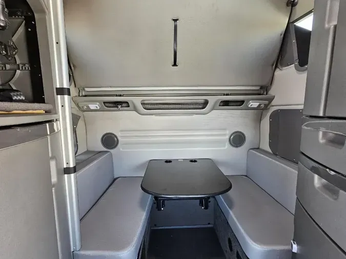 2023 VOLVO VNL64T860