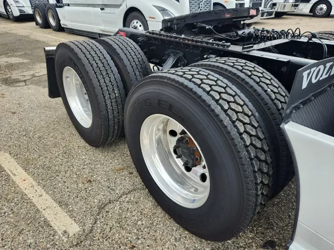 2023 VOLVO VNL64T860