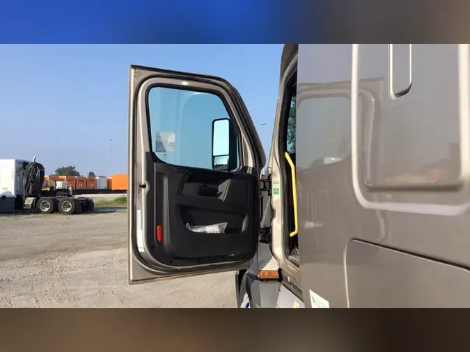 2025 Freightliner Cascadia 126e3efd63afc2beef4d0118fb40303e80a