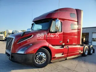 2021 VOLVO VNL64T760