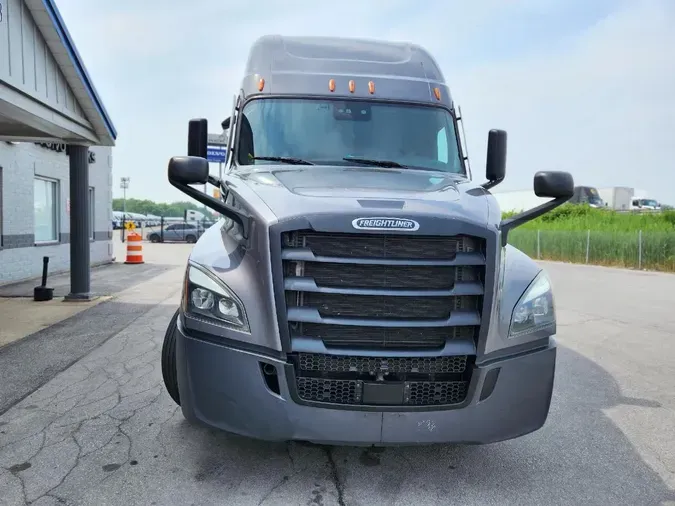 2021 FREIGHTLINER Cascadia 126