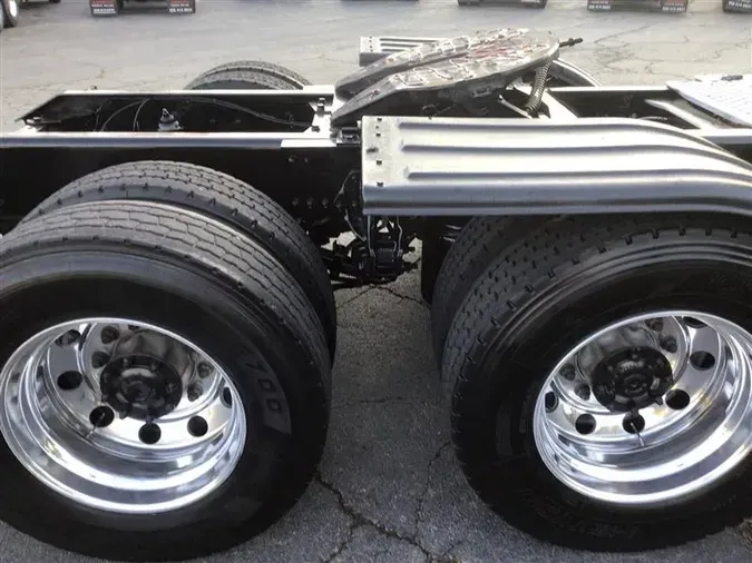 2022 KENWORTH T880