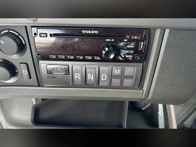 2020 VOLVO VNL760