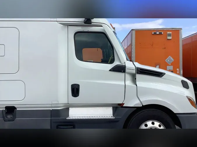 2022 Freightliner Cascadia 126