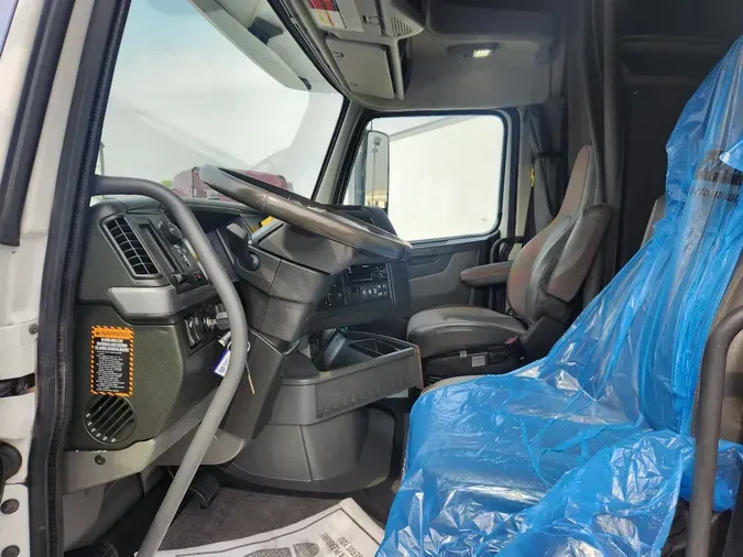 2019 VOLVO VNL64T740