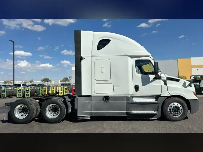 2020 Freightliner Cascadia