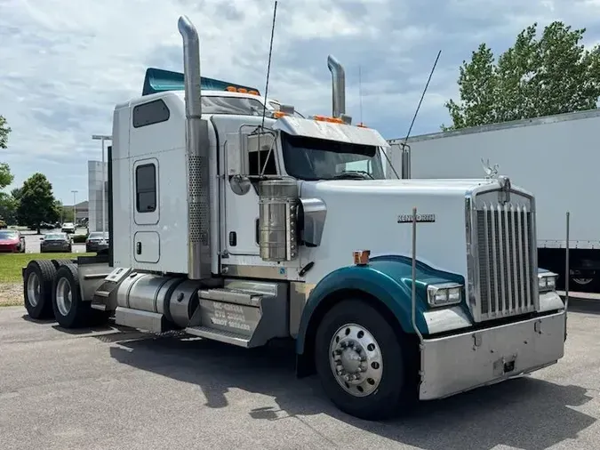 2021 Kenworth W900L