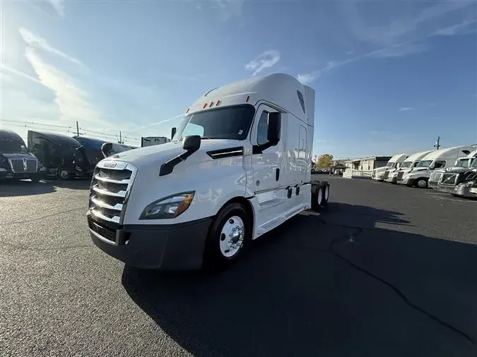 2019 FREIGHTLINER CASCADEVO1