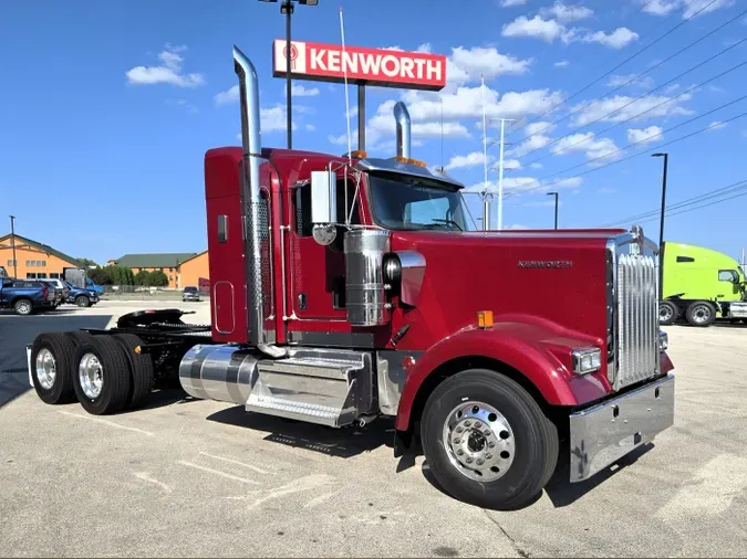 2025 Kenworth W900L