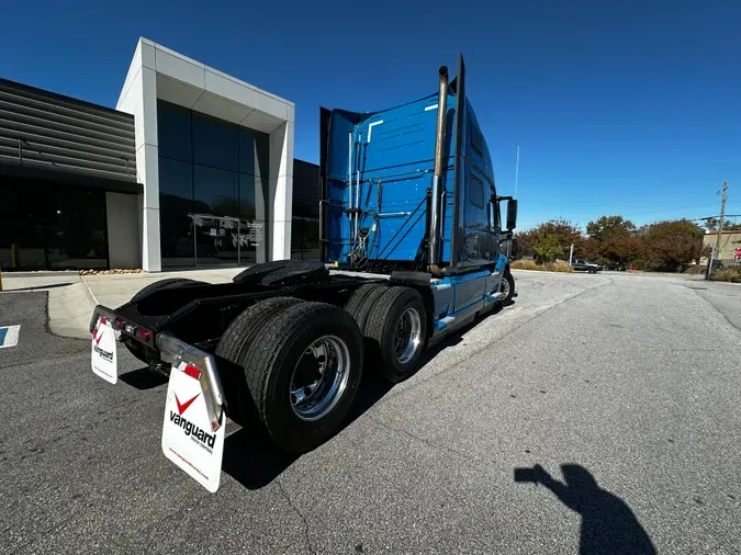 2022 Volvo VNL64T860