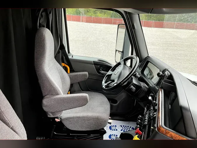 2021 INT LT625 6x4