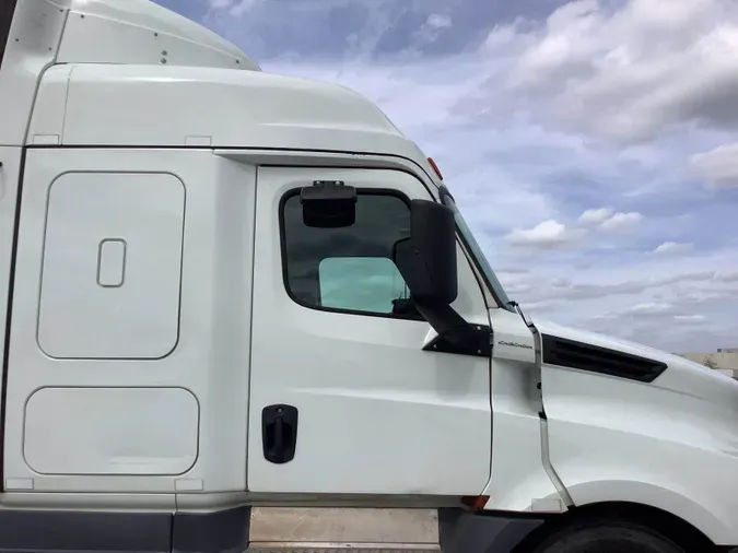 2021 Freightliner Cascadia 126