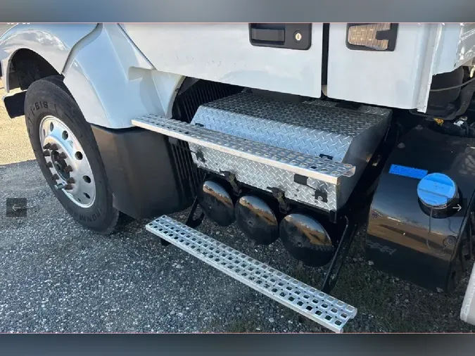 2023 VOLVO VHD64FT300