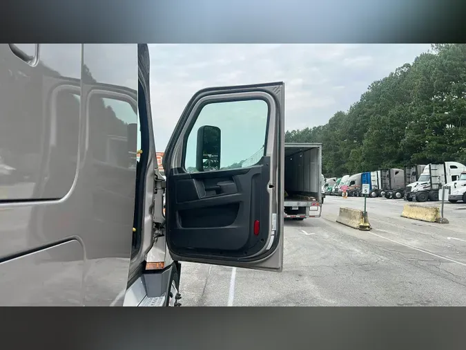 2025 Freightliner Cascadia 126e40d7293f25e07fb7bdca3009aea085a