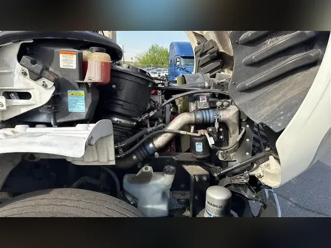 2019 FREIGHTLINER M2-106