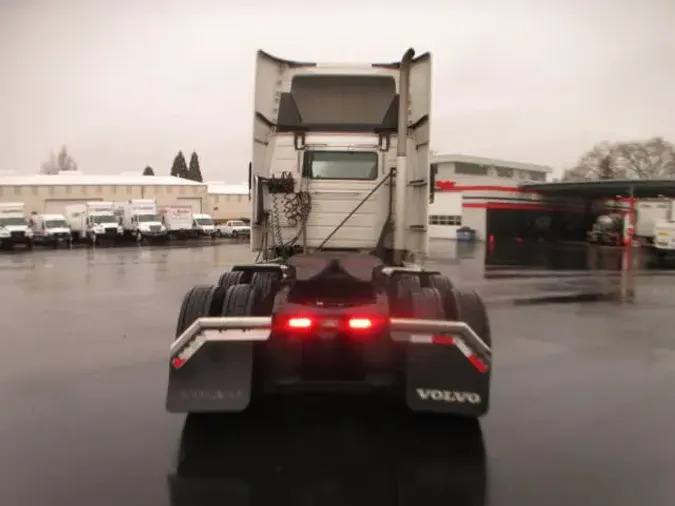 2017 VOLVO VNL64T