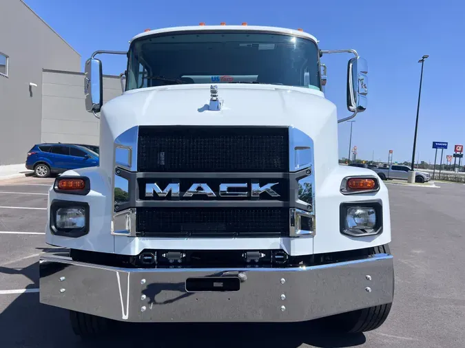 2025 MACK MD74