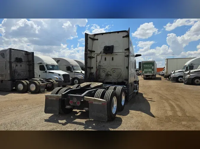 2023 Freightliner Cascadia 126e417c5918c94cb147ff5a91913f63bb3