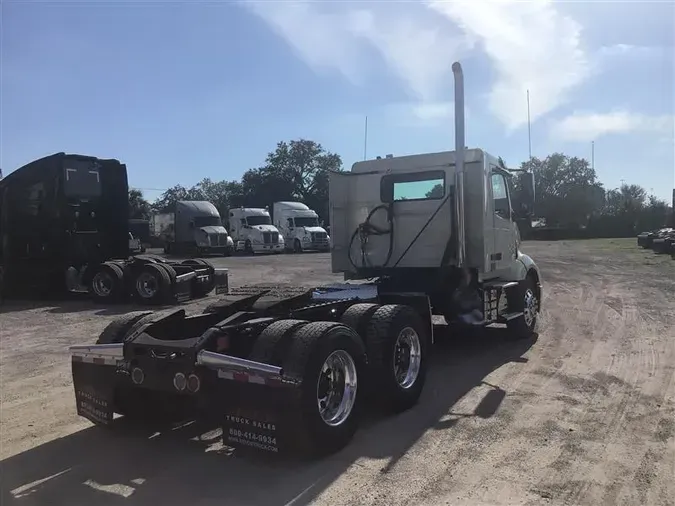 2019 VOLVO VNL300