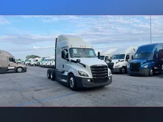 2020 Freightliner Cascadia 126