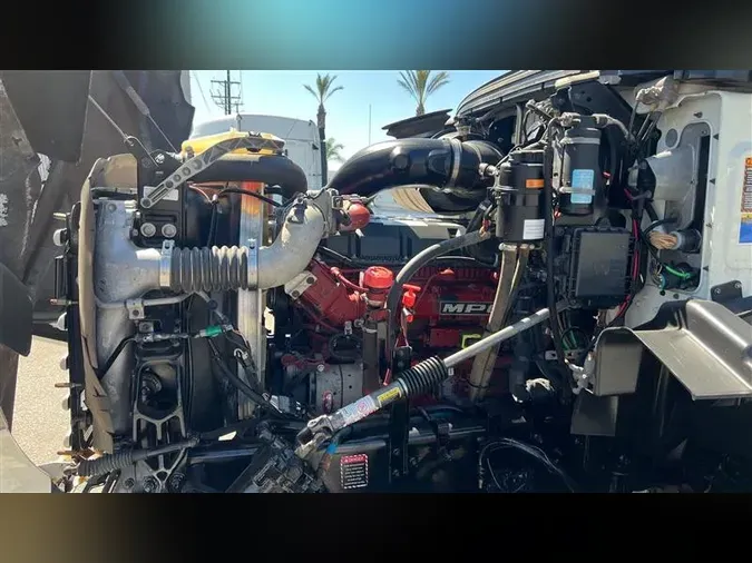 2020 MACK GR64BT