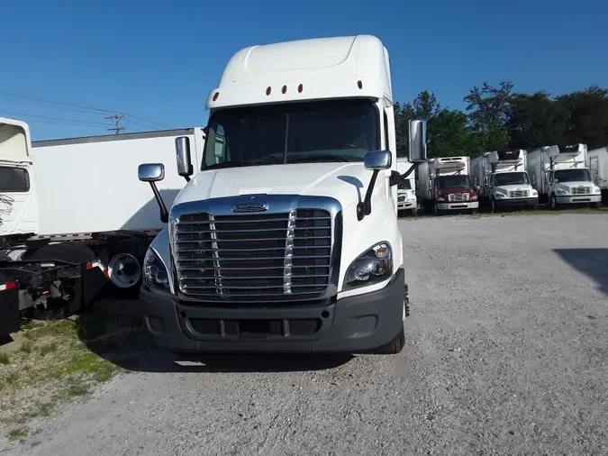 2017 FREIGHTLINER/MERCEDES CASCADIA 125