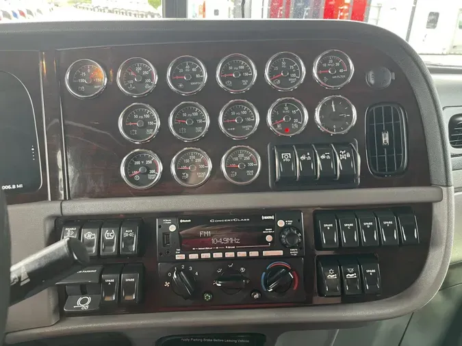 2022 Peterbilt 389