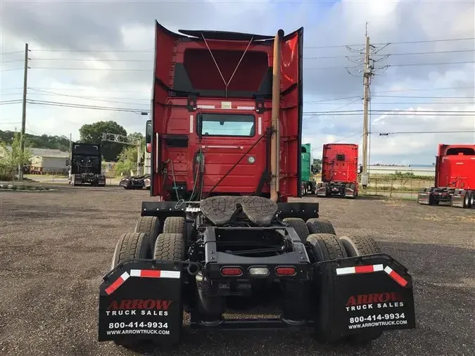 2020 VOLVO VNR300