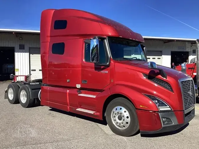 2022 VOLVO VNL64T760