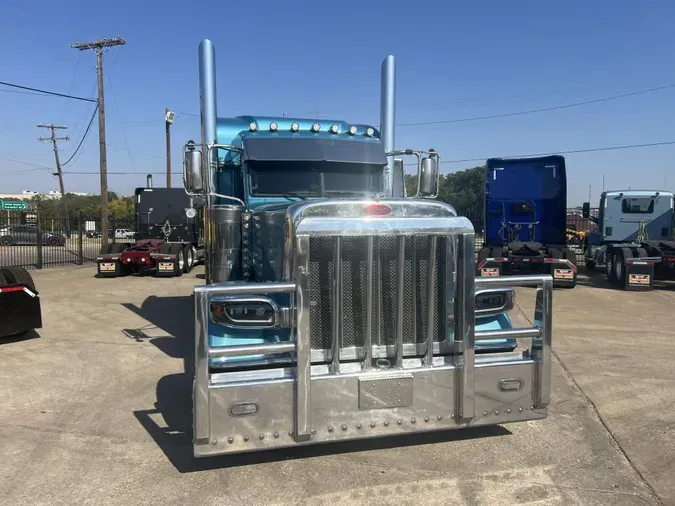 2023 Peterbilt 389