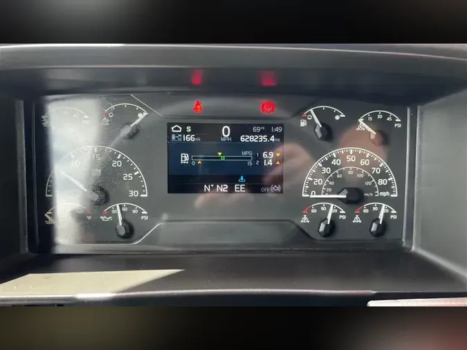 2021 VOLVO VNL760