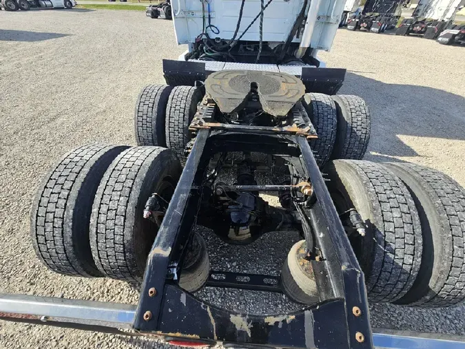 2023 VOLVO VNR64T640