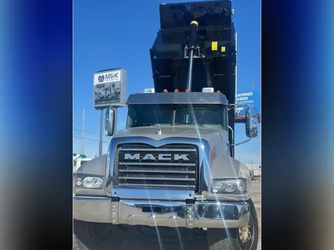 2021 MACK GU713