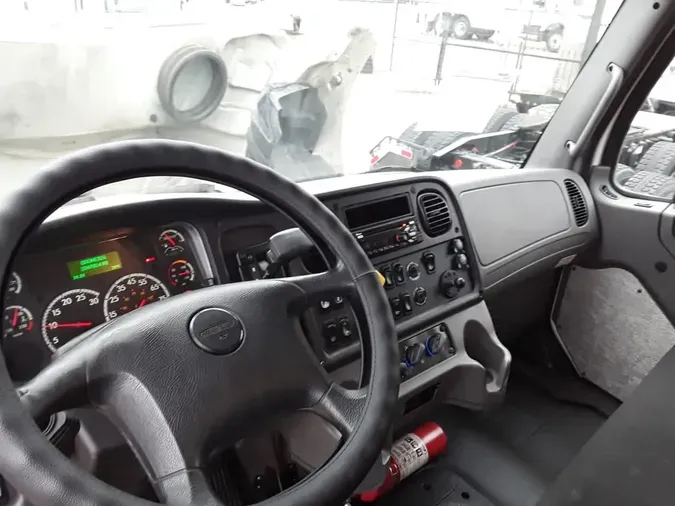 2018 FREIGHTLINER M2 106