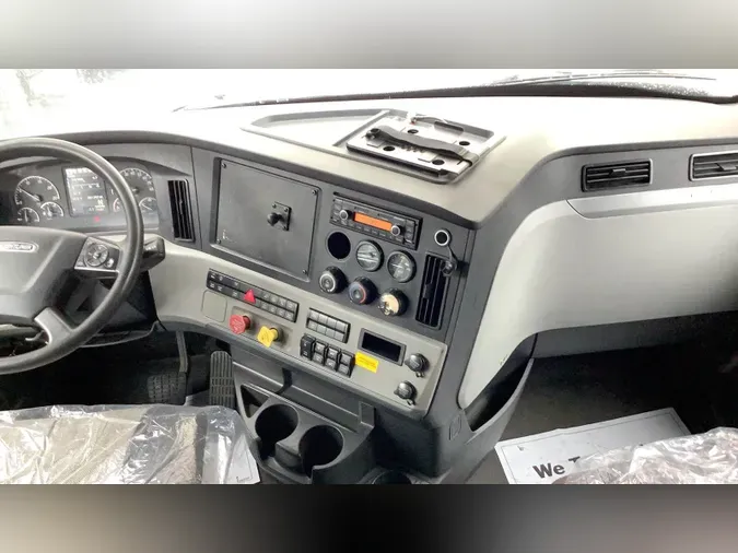 2019 Freightliner Cascadia 126